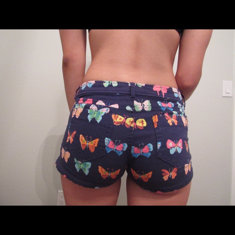 ⭐️ZARA BUTTERFLY SHORTS⭐️